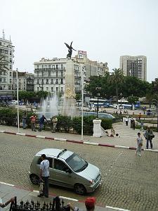 119-ORAN-Juin06-la place d'armes vue de la mairie.